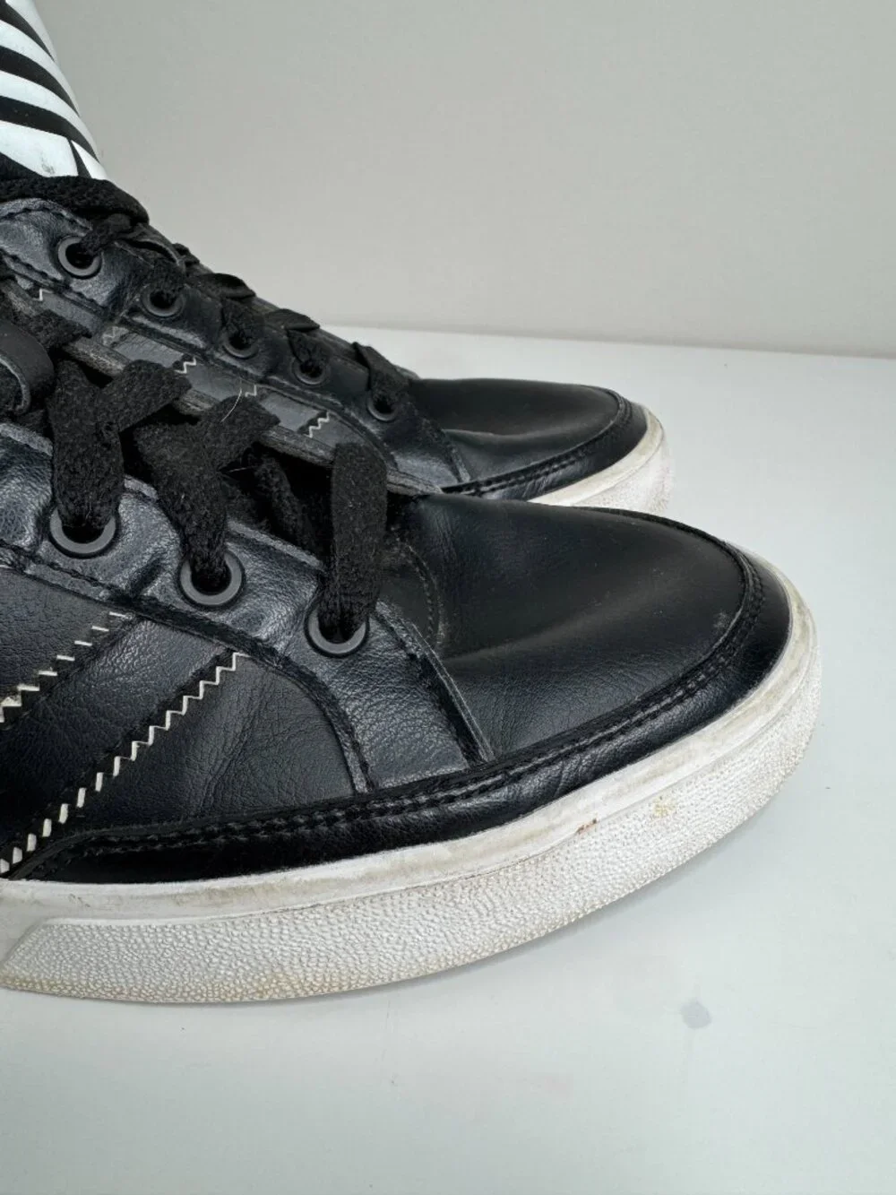 Adidas Originals Black Leather High Top Lace Up Sneakers Mens 10.5 Trefoil Tongu